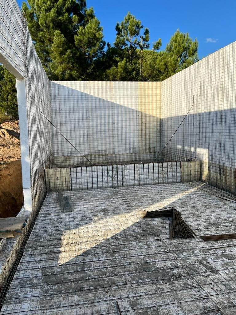 Montagem de painéis em obra